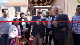 بالصور- محافظ أسيوط يفتتح معرض المشغولات اليدوية لدار الرعاية بالفتح