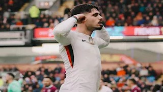 تشيلسي يصعد لوصافة الدوري الإنجليزي بثنائية أمام بيرنلي