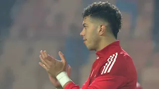 بصورة زوجته.. إمام عاشور يخطف الأنظار في مباراة الأهلي وشبيبة القبائل 