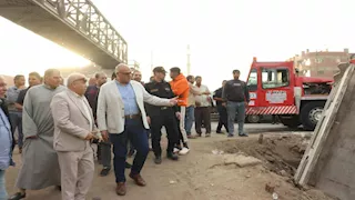 قرار عاجل لمحافظ القليوبية بعد سقوط "تريلا" في ترعة بطوخ (صور)