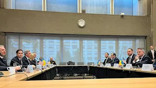  خلال اجتماع جنيف.. أوروبا تقدّم مقترحًا مضادًا لخطة ترامب بشأن أوكرانيا: فما هو؟