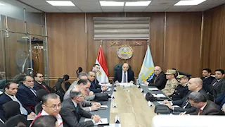 بالصور- محافظ كفرالشيخ يترأس غرفة عمليات انتخابات النواب