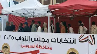 بعد انتهاء فرز الأصوات.. اللجنة العامة للانتخابات في السويس تواصل الحصر العددي- فيديو 