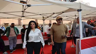 ريهام حجاج ومدحت العدل يدليان بصوتهما في انتخابات مجلس النواب.. صور