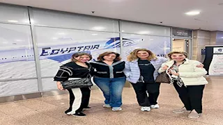 إلهام شاهين تنشر صورة مع يسرا وصابرين في المطار قبل السفر لشرم الشيخ