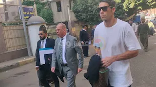 وصول شريف إكرامي وعلي جبر لمؤازرة رمضان صبحي قبل النطق بالحكم في قضية التزوير