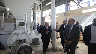 محافظ المنيا يتفقد مدرسة الزراعة لرفع كفاءة الإنتاج الحيواني والألبان