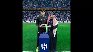 8 صور لتكريم الهلال السعودي ياسين بونو بعد حصوله على أفضل حارس في أفريقيا