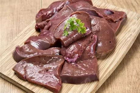 غسل الكبدة بالماء والليمون.. هل يقلل من فوائدها؟ طبيبة تجيب