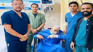 48 ساعة فارقة.. كيف أنقذ الأطباء مُسن عمره 100 عام في المنيا؟