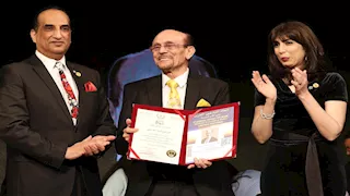 محمد صبحي يحصل على وسام التفرد في الإبداع الثقافي من اتحاد المبدعين العرب