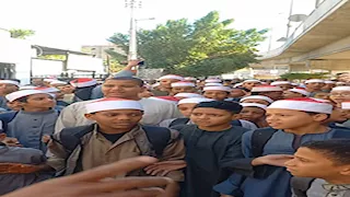 تلاميذ الأزهر بقنا يشيعون معلم القرآن في جنازة مهيبة -صور