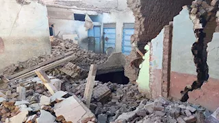 تفاصيل انهيار منزلين وتشريد 12 شخصًا في سوهاج  -فيديو وصور 