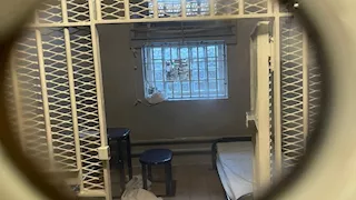 فرار محتجزين اثنين من سجن فرنسي باستخدام منشار وملاءات