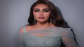 "جاذبية اللون البرجندي".. أحلام تتألق بفستان جذاب