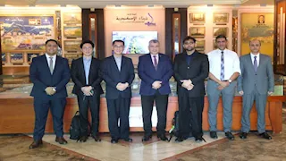 لبحث التعاون البحري.. وفد سنغافوري يزور ميناء الإسكندرية (صور)