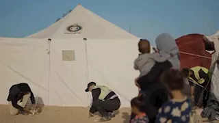 بيت الزكاة يُسلم مساعدات القافلة الإغاثية الـ12 إلى أهالي غزة