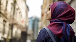 أمينة الفتوى: فرضية الحجاب ثابتة بالقرآن والسنة والإجماع وهذه مواصفاته (فيديو) 