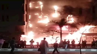 النار أكلت 10 محلات.. شهود عيان في حريق مول العبور: "ملقناش طفايات"