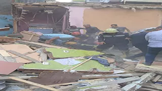 انهيار جزئي لعقار قديم من ثلاثة طوابق في منطقة الخليفة بالقاهرة