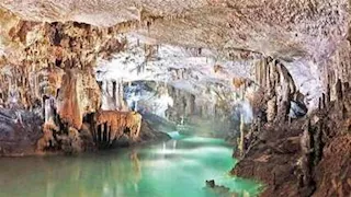 حفل خاص داخل مغارة يثير الجدل في لبنان.. ما قصته؟