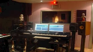 مباحث المصنفات تداهم أستوديو مخالف في التجمع