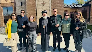 ليلى علوي تنشر صورًا رفقة إلهام شاهين ولبلبة داخل الكنيسة المصرية في أمريكا