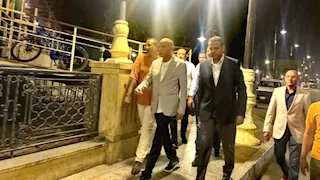 بالصور- محافظ الأقصر في جولة ليلية لمتابعة الخدمات على كورنيش النيل