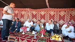 محافظ جنوب سيناء يلتقي أهالي نويبع ودهب: حلول فورية للإسكان والمياه  