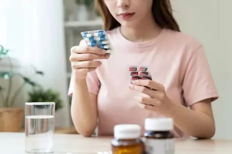 فيتامينات ومكملات غذائية تقوي صحتك العقلية.. احرص على تناولها 