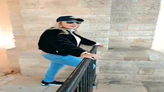 نادية الجندي ترد على منتقدي إطلالتها الجريئة وتكشف سر  رشاقتها