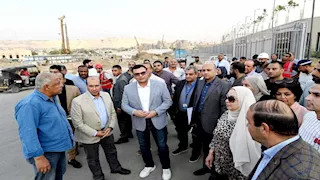 وزير الإسكان يتفقد مشروع حدائق تلال الفسطاط بالقاهرة 
