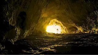 العثور على غرفة غامضة مرصوفة بالحجارة داخل حصن أثري (صور)