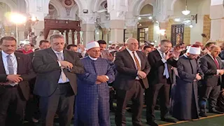 وزير الأوقاف والمفتي يؤديان صلاة الجمعة بمسجد الدسوقي في كفر الشيخ (صور)