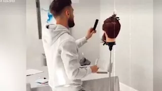  نجم الدوري الإنجليزي يتحول إلى حلاق بدوام جزئي.. ما القصة؟