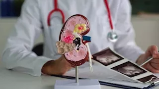 بعد إيهامها بالمرض.. رجل يبيع عضو من جسد زوجته دون علمها 