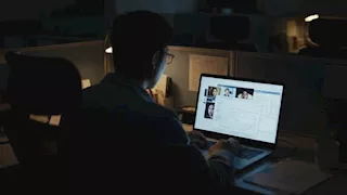 انتقام غريب.. لن تتوقع ما فعله موظف مع مديره السابق