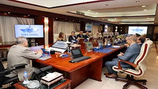 رئيس قناة السويس يناقش مع المبعوث الإيطالي تطوير الممر الاقتصادي الدولي (صور)