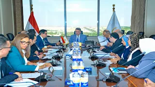 "التموين" تبحث إنشاء المركز اللوجيستي العالمي لتخزين وتوزيع الحبوب شرق بورسعيد