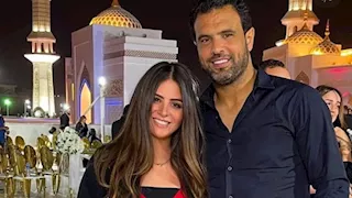 "قصتنا المفضلة لدي".. نجم الزمالك الأسبق يحتفل بعيد زواجه برسالة رومانسية 