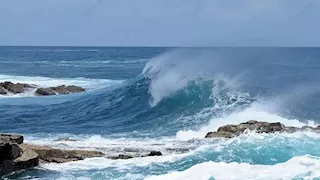 مصرع وإصابة 18 شخصا جراء موجة مد عاتية في جزر الكناري الإسبانية