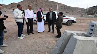  محافظ جنوب سيناء يتفقد ساحة انتظار النقل الثقيل بطابا