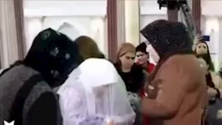 مصارعة في حفل زفاف.. لن تتوقع ما فعلته والدة العريس مع العروس "فيديو"