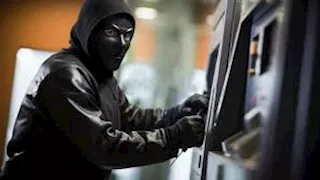 لص يسرق نفس البنك 38 مرة.. كيف خدع الـATM؟