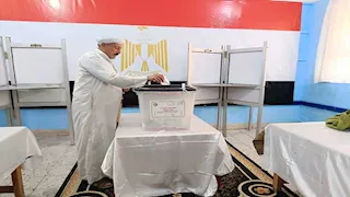 بعد انتهاء الاستراحة.. استئناف التصويت في دائرة المنتزه بالإسكندرية -صور