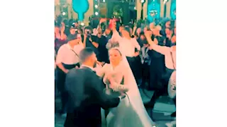 بالصور- رقص فريدة ابنة محمد هنيدي وزوجها على الدبكة في حفل زفافها