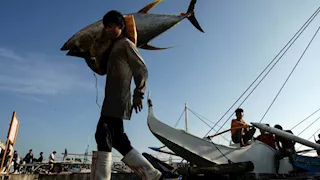 إصابة 3 صيادين فلبينيين جراء اعتداء خفر السواحل الصيني على قواربهم