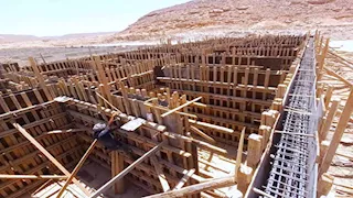 بالصور- محافظ أسوان يتفقد مشروع الصرف الصحي المتكامل بقرى أبو الريش