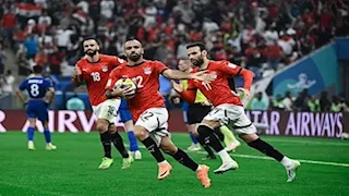 إسلام عيسى يكشف سر إمساك السولية بالكرة قبل ركلة جزاء أفشة