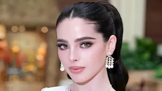 جمالها ساحر.. ملكة جمال الكون 2025 بإطلالة ملكية 